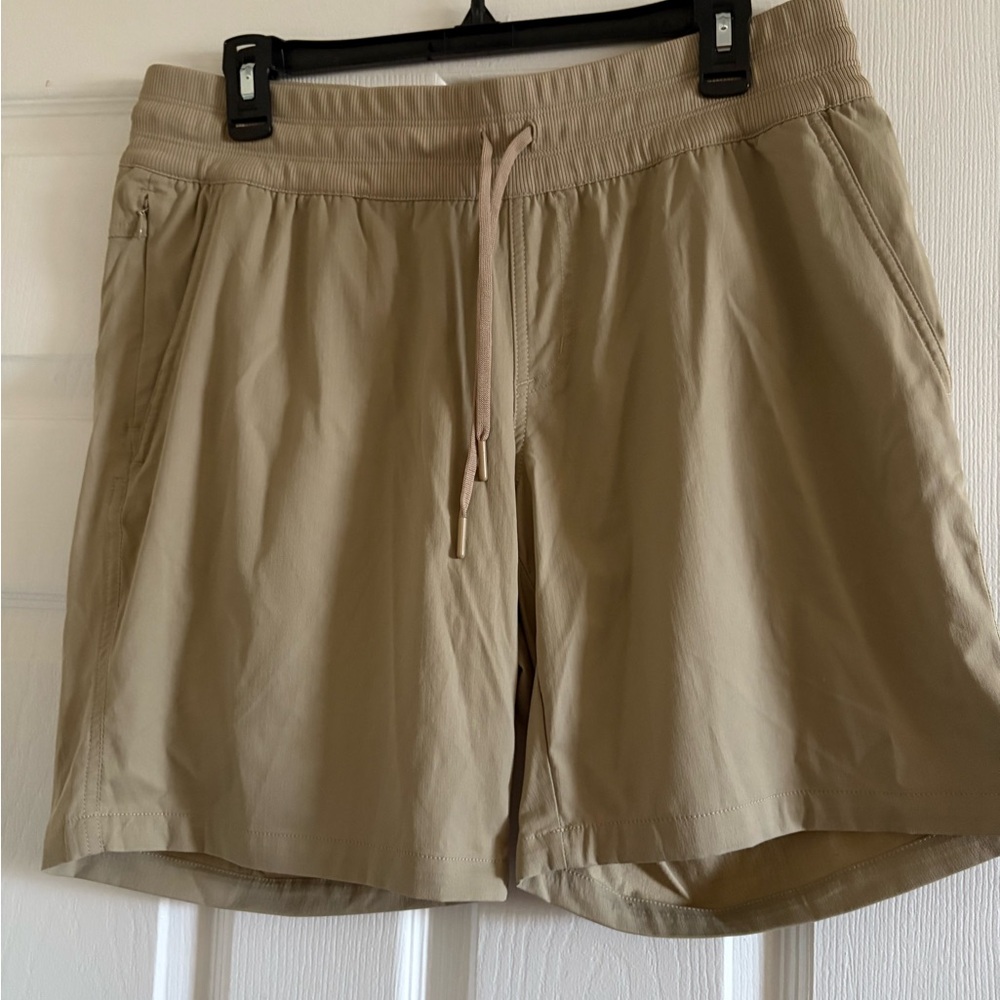 🤍NORTH FACE- Women's Tan Shorts, L